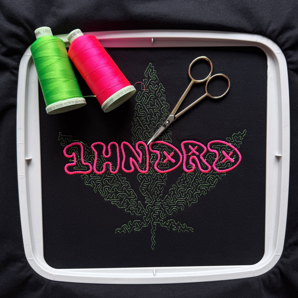 ------- 1HNDRD® PIECES ------ JUST MAZE LEAF