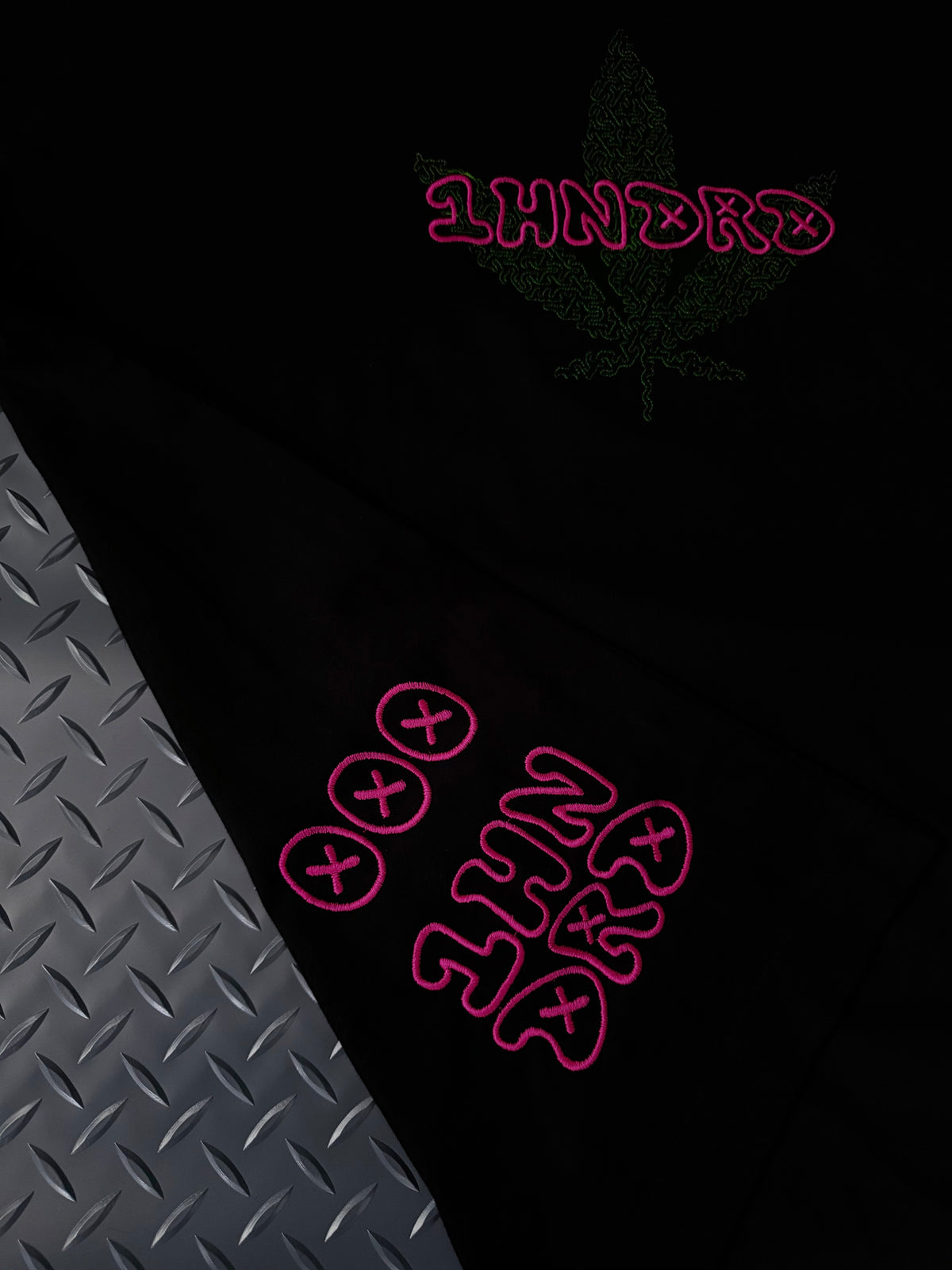 ------- 1HNDRD® PIECES ------ JUST MAZE LEAF
