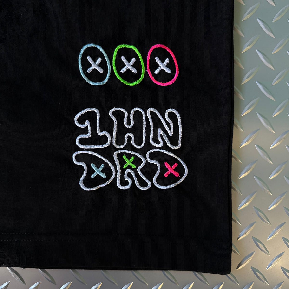 ------- 1HNDRD® PIECES ------ 1HNDRD & THOUSANDS