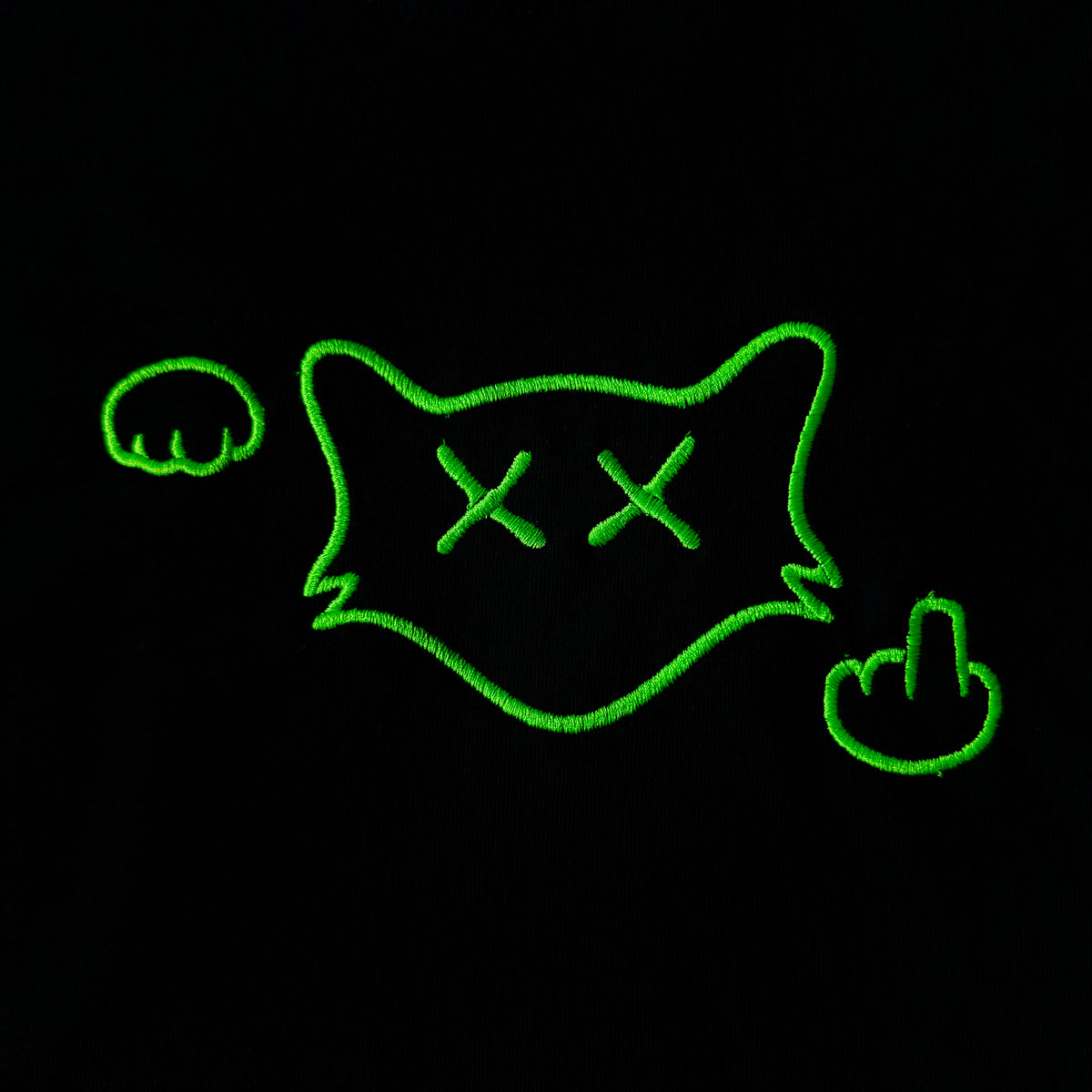 BINXY FLIPS THE BIRD TEE