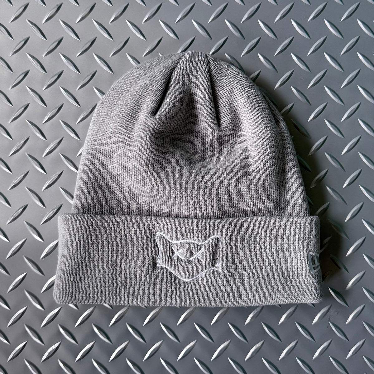 LIGHT GREY / NEW ERA BEANIE