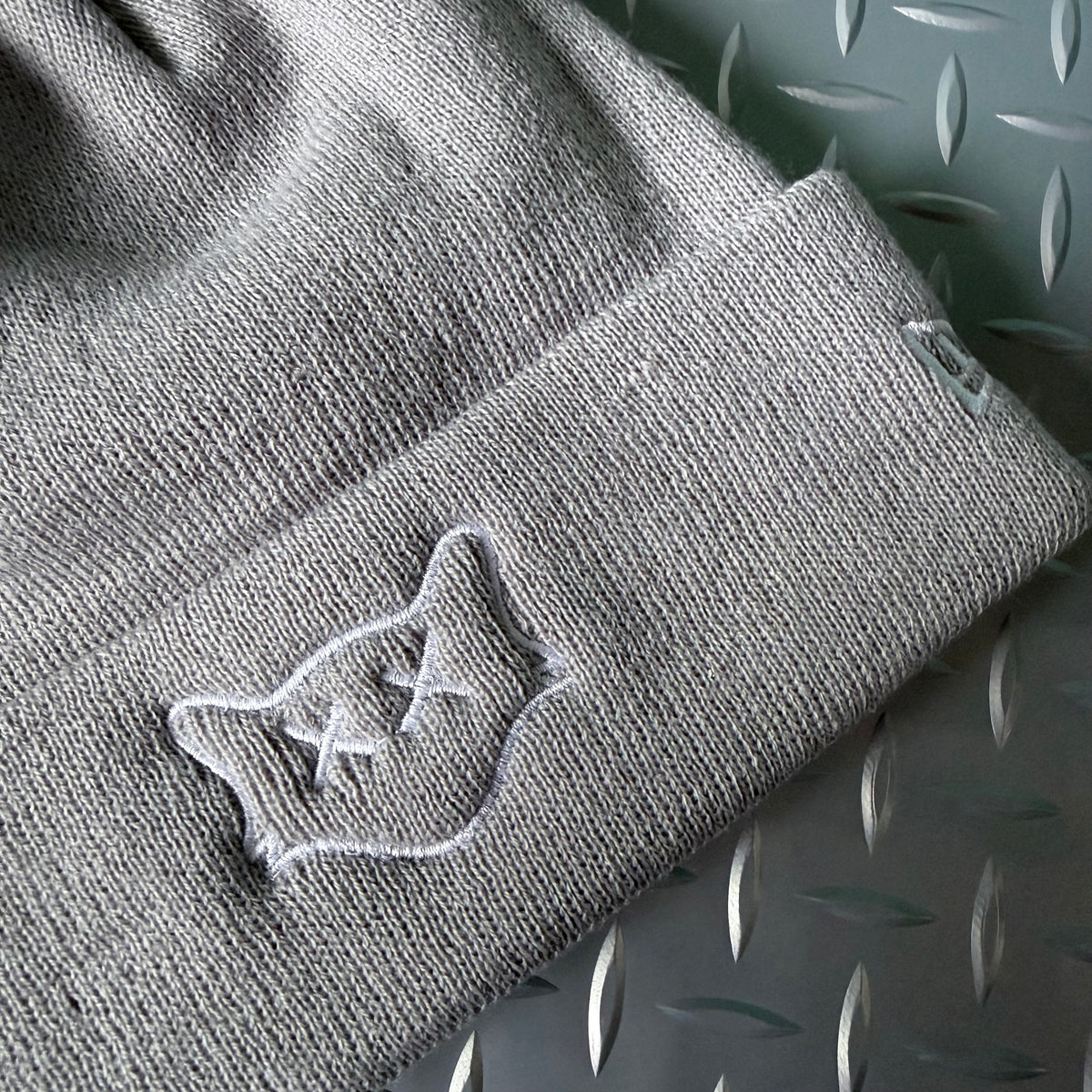 LIGHT GREY / NEW ERA BEANIE